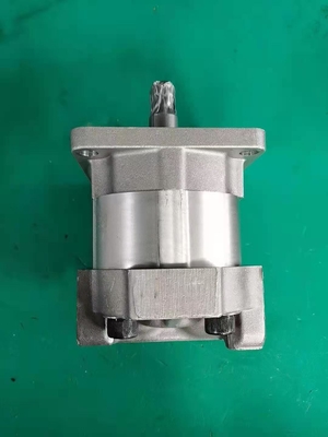 705-22-28310 la pompe à engrenages de KOMATSU troque le poids de HD465 HD605 : 4,592 kilogrammes